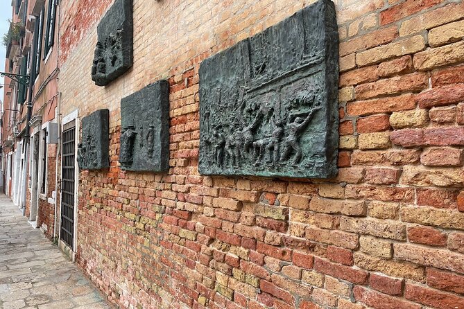 Venice: Jewish Ghetto Walking Tour with Synagogues Visit - Napoleon, the gates coming down, and why the ghetto never really disappears