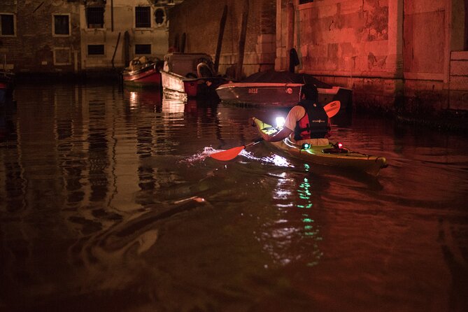 Venice: Kayak Tour in the Canals (Night + Sunset) - Safety gear and what you are actually getting in the kayak