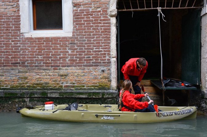 Venice: Kayak Tour in the Canals (Night + Sunset) - Price and value: what you get for $126.98