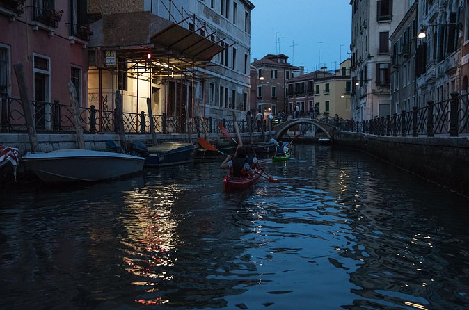 Venice: Kayak Tour in the Canals (Night + Sunset) - FAQ