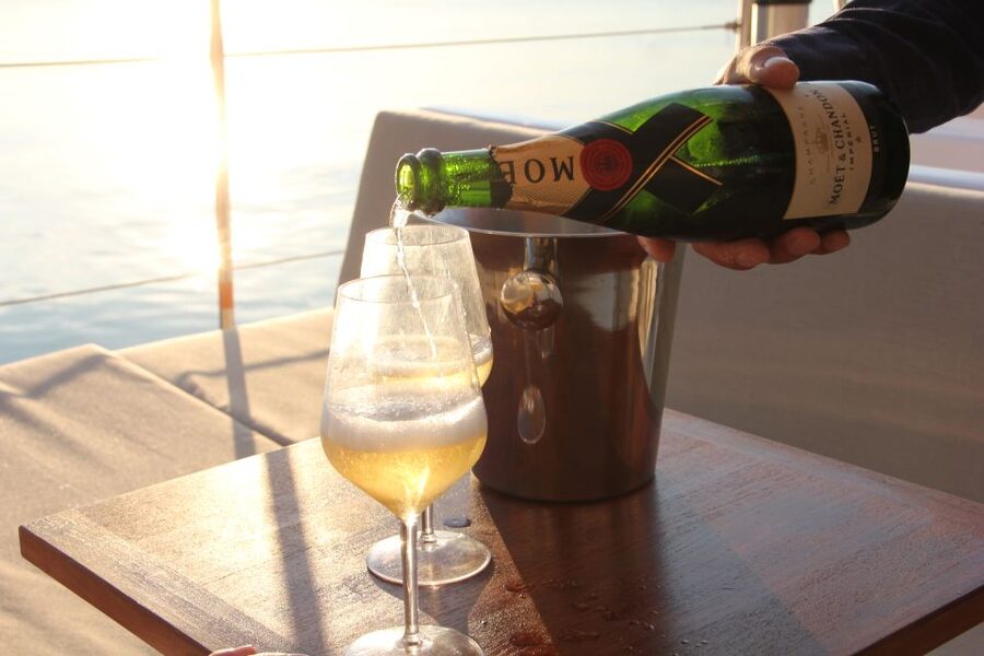 Venice: Lagoon Catamaran Cruise with Music and Drinks - Comfort and photo time: what to expect from the ride