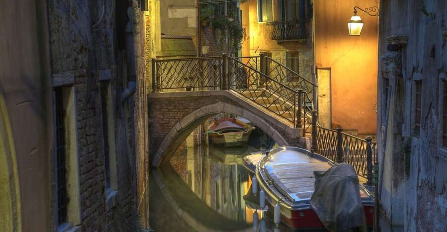 Venice: Legends, Anecdotes and Ghost Stories Walking Tour - Starting at Campo San Bartolomeo: where the night tour begins