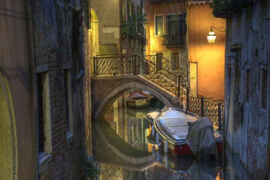Venice: Legends, Anecdotes and Ghost Stories Walking Tour - Palazzo Cavalli and Palazzo Fortuny: pretty stone, darker whispers