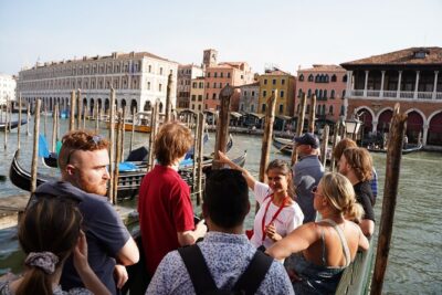 Venice Like a Local: Food, Wine & Spritz Tour with Traghetto Ride