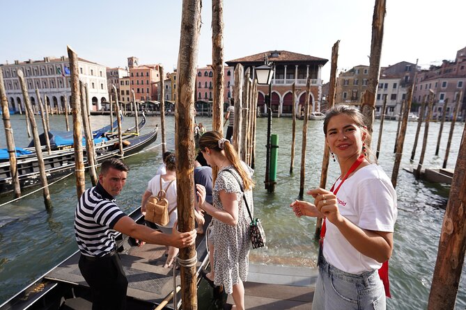 Venice Like a Local: Food, Wine & Spritz Tour with Traghetto Ride - Cicchetti stops: seven small plates that add up
