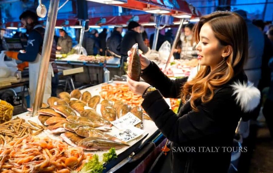 Venice: Local Fish Market With Cicchetti, Lunch, and Wine - Finding Your Way to San Giacomo di Rialto