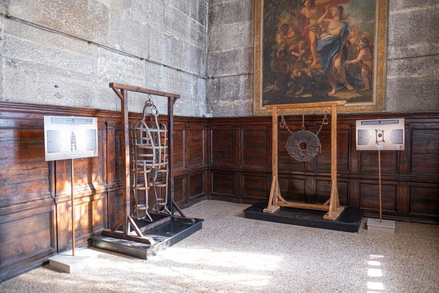 Venice: Lords of the Night Prison’s Palace Cells & Tortures - Live guide or audio guide: choosing the right language support