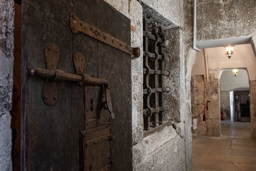 Venice: Lords of the Night Prison’s Palace Cells & Tortures - Meeting point by San Marco: how to find the right entrance fast