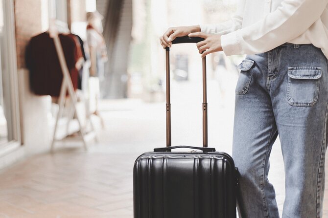 Venice Luggage Storage - Finding the Spot: Venice Walks, No Outdoor Sign Clarity