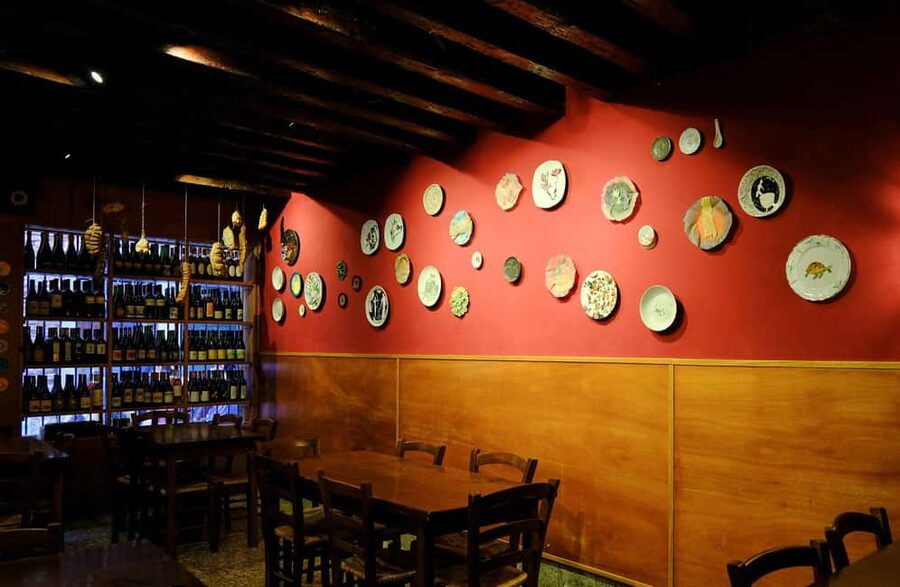 Venice: Luxury Natural Wine Tasting with Cicchetti Tapas - Luxury Natural Wine in Venice, What You Actually Get