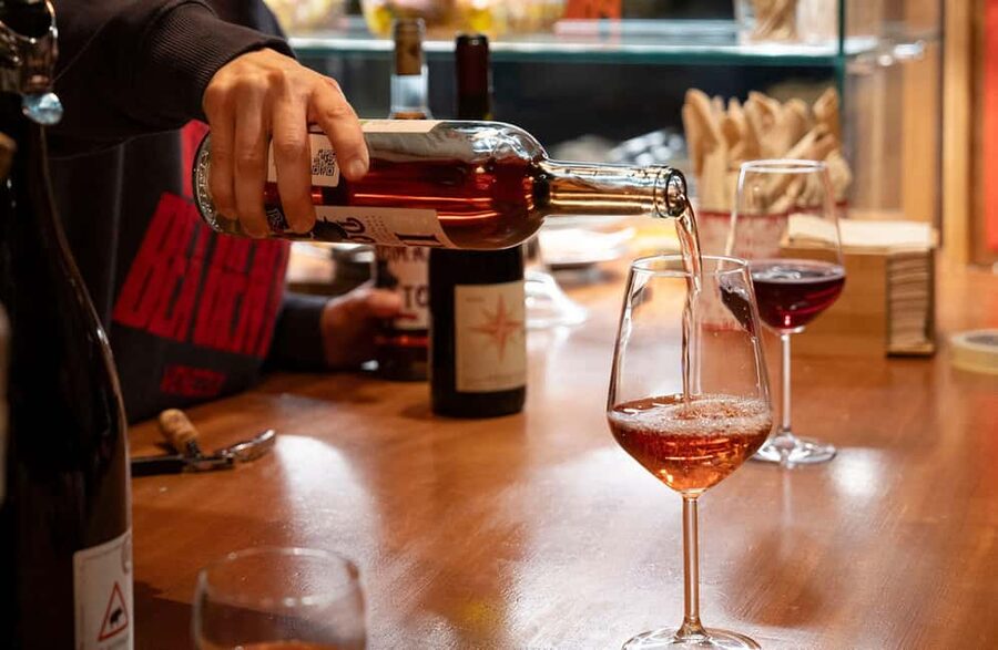 Venice: Luxury Natural Wine Tasting with Cicchetti Tapas - The 1.5 Hour Flow Inside the Coziest Wine Bar Setup