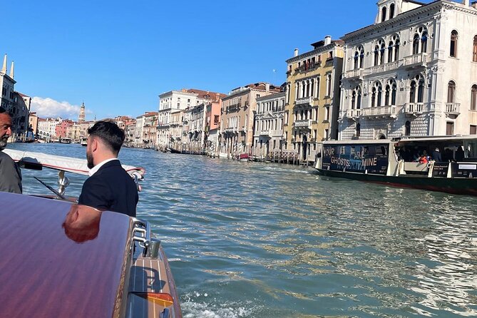 Venice: Marco Polo Airport Private Transfer to Hotel by Car& Boat - Timing, Flight Delays, and the Value of Flight Tracking