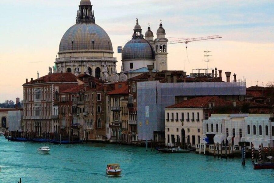 Venice: Must-See Attractions Walking Tour - Rialto Bridge and Mercato di Rialto, view first, then the city’s daily rhythm