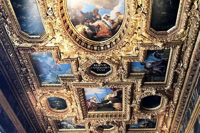 Venice Must-see: St. Mark's Basilica, Doge's Palace & Gondola - Palazzo Ducale and the Bridge of Sighs, the story-focused start