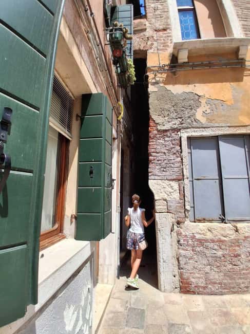 Venice Mystery Hunt - Guided Tour with Kids - San Marco puzzles around the winged lion, doges, and the astronomical clock