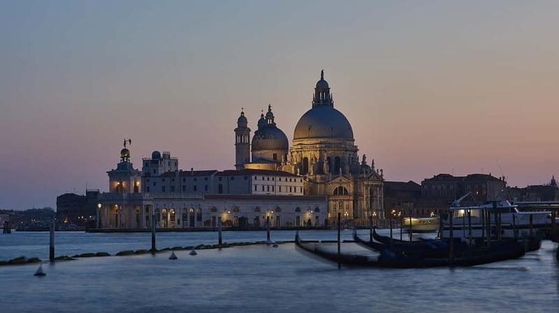 Venice: Night Guided Walking Tour of the City's Highlights - Meeting at San Zaccaria, setting the tone for Venice after dark