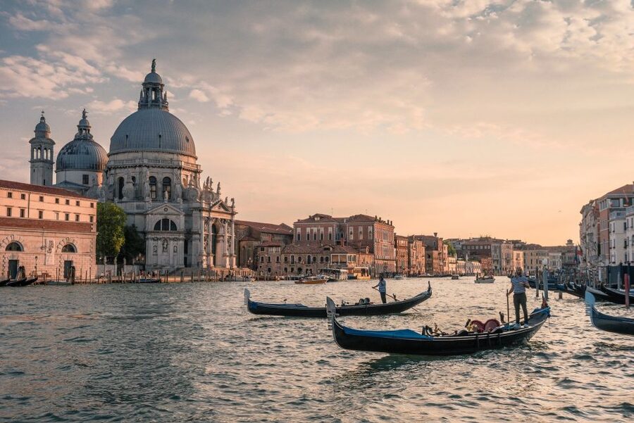 Venice: Off the Beaten Path Private Gondola Ride - San Paolo and Palazzo Zenobio: The Short Ride That Feels Local