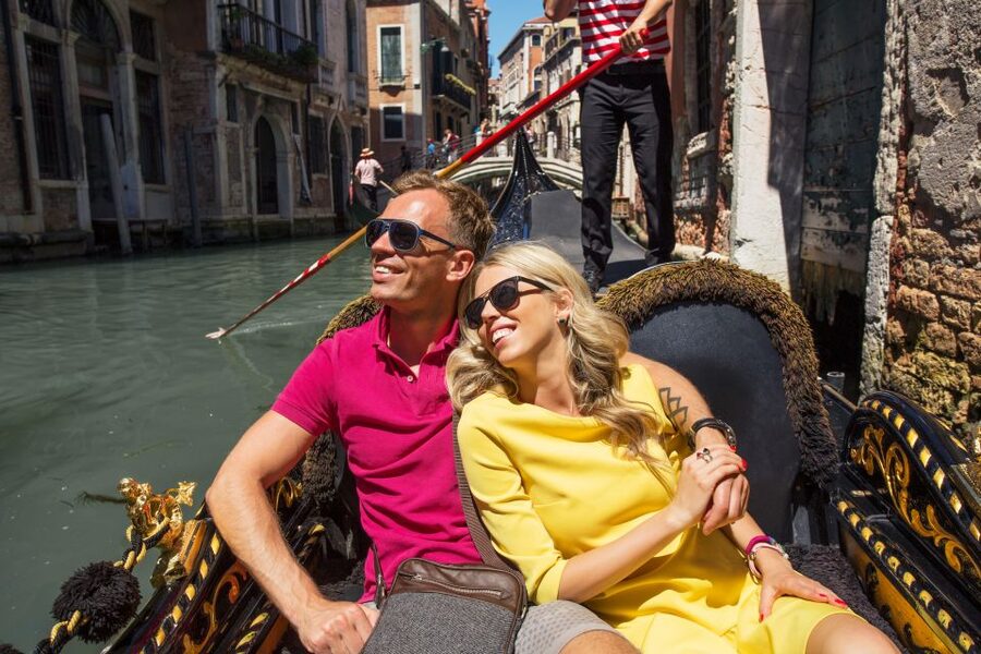Venice: Off the Beaten Path Private Gondola Ride - Rialto Market and the Rialto Bridge Zone: Where Trade Still Shows