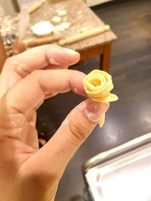 Venice: Pasta Class with Wine and Gelato - Finding Your Host and Settling Into the Kitchen Rhythm