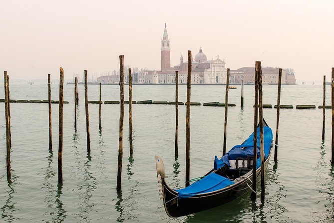 Venice Photography Masterclass - Private Photography Lesson - Ponte di Rialto: reflections, motion, and the right kind of patience