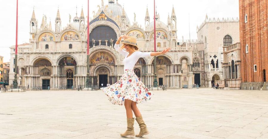 Venice: Photoshoot at Piazza San Marco and the Canals - Meeting at Caffè Florian, then getting to your first good angle