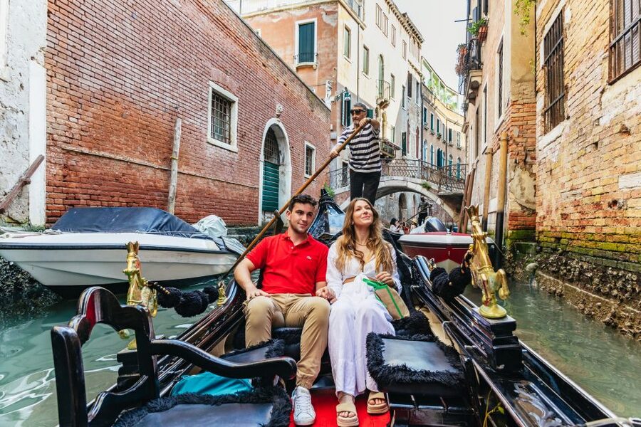 Venice: Private Crafted Gondola Ride Along Grand Canal - What you’ll see: landmarks that actually help you picture Venice
