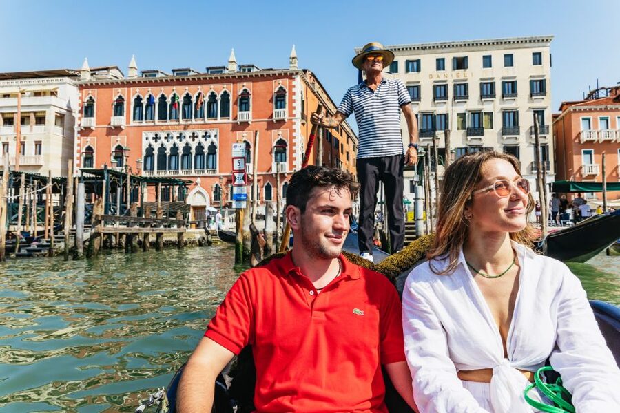 Venice: Private Crafted Gondola Ride Along Grand Canal - What this 30 minute ride actually includes on the canals