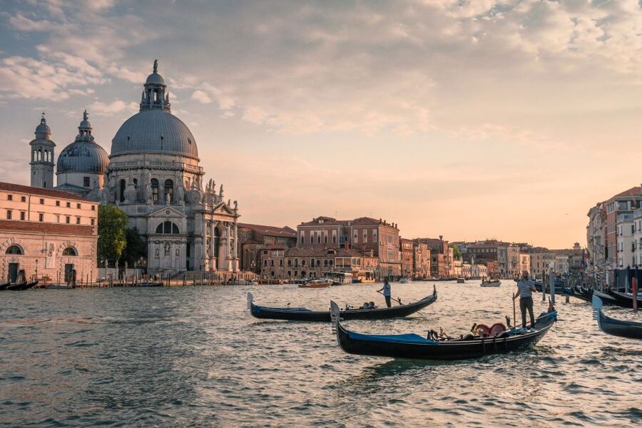 Venice : Private Custom Walking Tour With A Local Guide - Why Venice works best with a local guide walking next to you