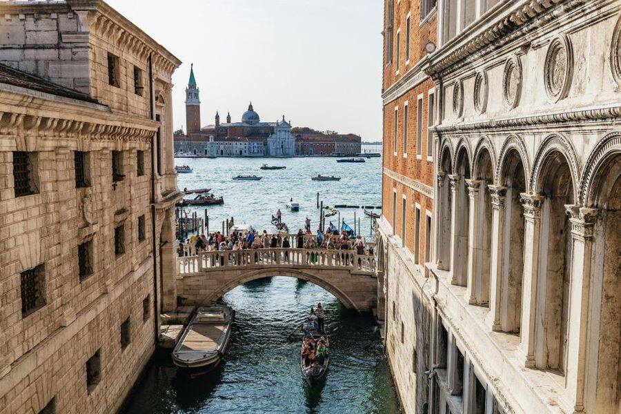 Venice: Private Entry Doge Palace & St. Mark Terraces Tour - Entering Venice power sites before the crowds take over