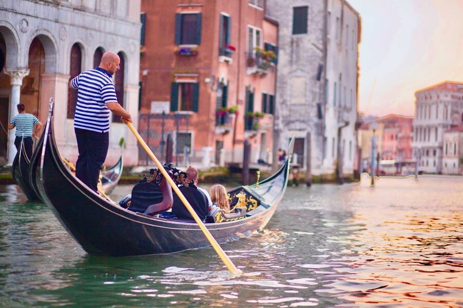 Venice: Private Gondola Ride - When to Ride for Less Traffic and Better Views