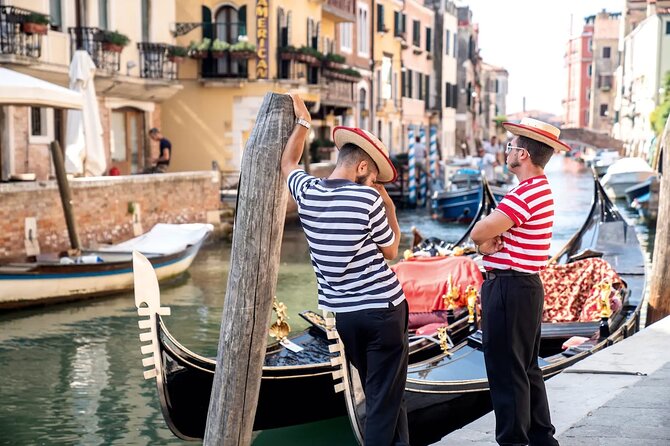 Venice Private Gondola Ride: Explore Hidden Canals and Sights - Weather, tides, and why rain can change the mood