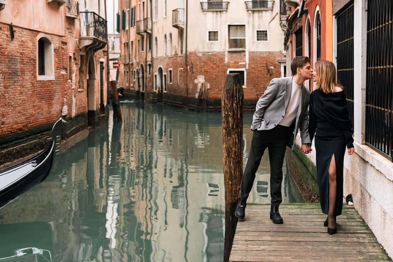 Venice private photo shoot with a local photographer! - Posing guidance that does not feel like a performance