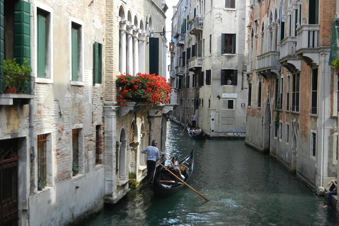 Venice: Private Serenade Gondola Tour - 30 minutes - Key takeaways before you go