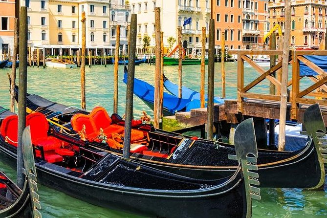 Venice: Private Serenade Gondola Tour - 30 minutes - Gliding Past Venice’s Big-Name Stops on Your Route