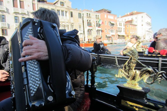 Venice: Private Serenade Gondola Tour - 30 minutes - A Smart Day Plan Around the Ride