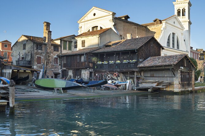 Venice Private Tour - Custom Experience with Local Guide - Stop 2: Calle del Paradiso, a tiny street with hush and manners