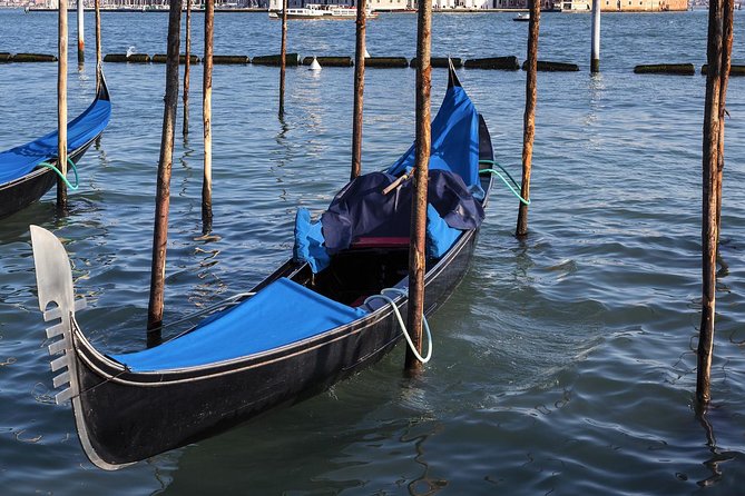Venice Private Tour for Families with Gondola Ride - Murano glass-blowing demo: the hands-on reset