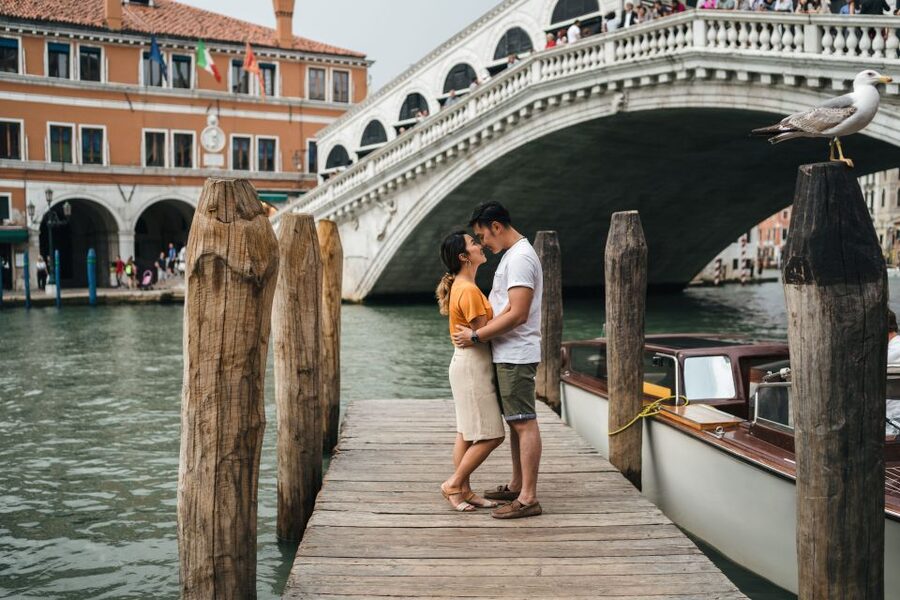 Venice: Professional Photoshoot at the Rialto Bridge - What the photographer actually does: posing, timing, and local know-how