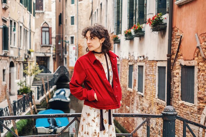 Venice Professional Photoshoot (up to 6 people included) - Palazzo Ducale (Doge’s Palace) and the Bridge of Sighs Area Shots