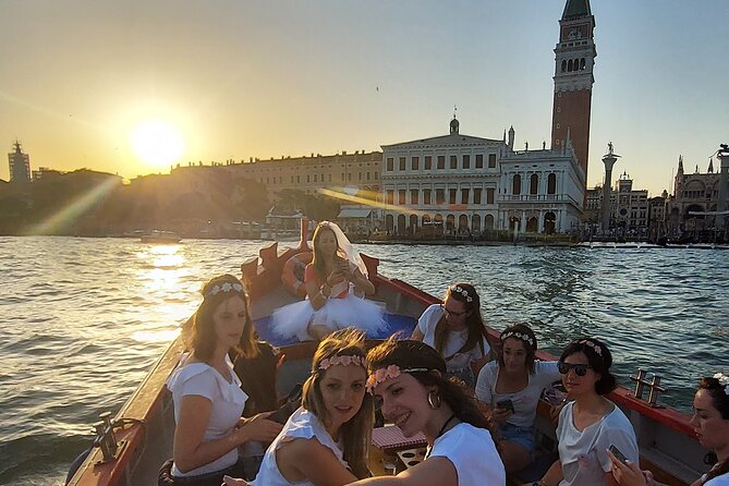 Venice: Relaxing Sunset Ride aboard old fishing boat - A relaxed 2-hour plan that actually feels like a Venice evening