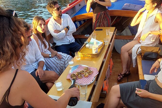 Venice: Relaxing Sunset Ride aboard old fishing boat - Stop 1: The wedding and photo-shoot spot on the lagoon