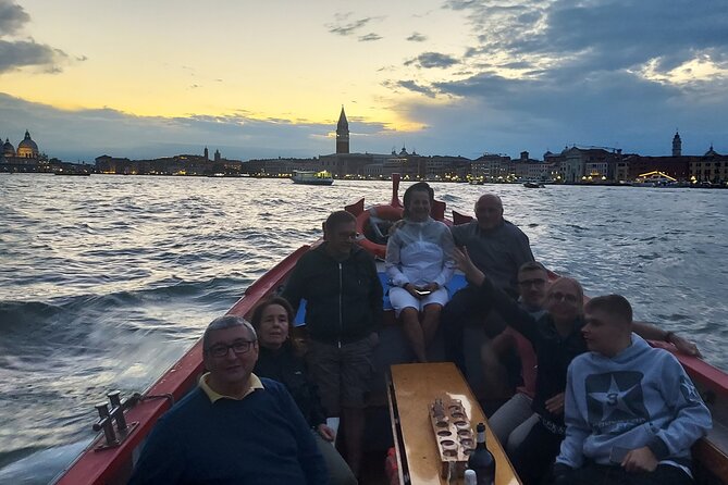 Venice: Relaxing Sunset Ride aboard old fishing boat - The included food and wine: good for the vibe, not a full meal