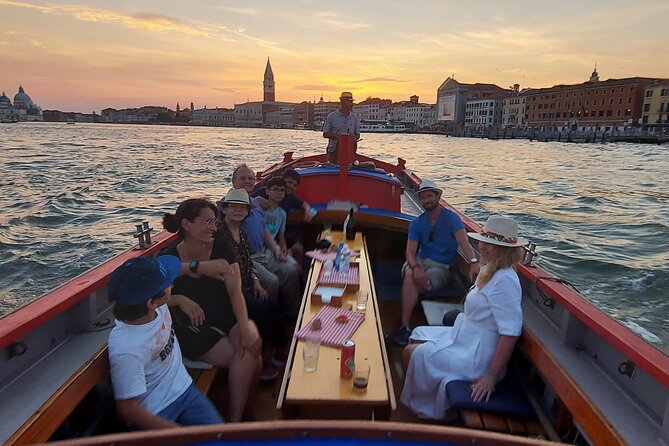 Venice: Relaxing Sunset Ride aboard old fishing boat - The meeting point on Riva degli Schiavoni: easier than you think
