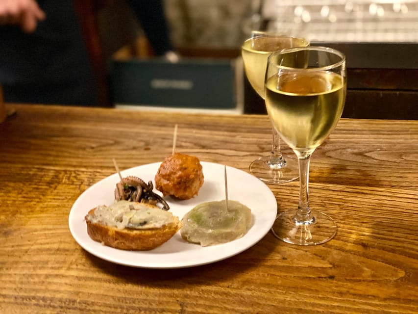 Venice: Rialto Area Street Food Tour and Sightseeing - Cicchetti Stops: Small Bites, Real Venetian Flavor