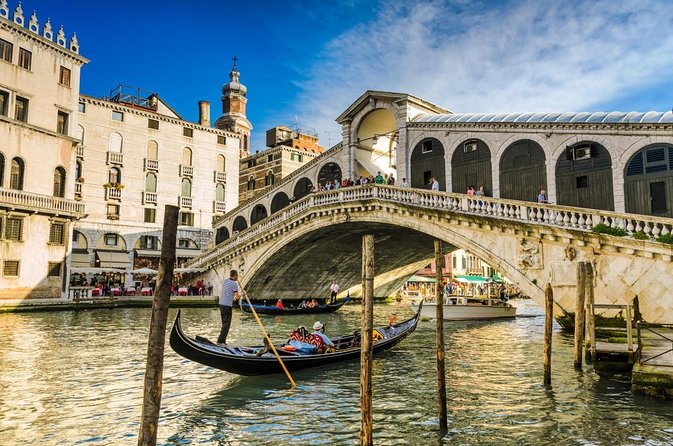 Venice Rialto Market Food Delicacies and Sightseeing Tour with a Native Guide - Stop at Mercati di Rialto, where the day’s food starts