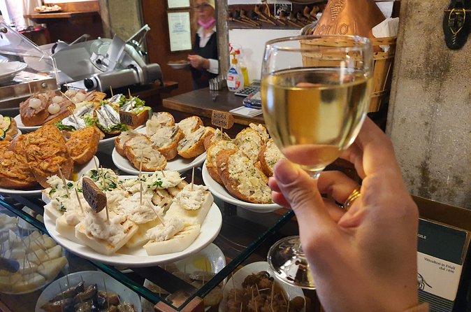 Venice's Food Tour with Authentic Local Tastings and Sightseeing - Casa di Marco Polo: a quick legend stop with real neighborhood feel