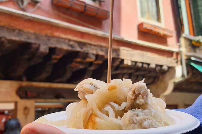 Venice's Food Tour with Authentic Local Tastings and Sightseeing - Campo San Bartolomeo: the Goldoni statue break that refreshes your route