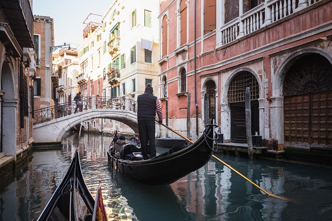 Venice's Icons: Basilica, Doge Palace, Rialto & Optional Gondola - Doge’s Palace, Prisons, and the Bridge of Sighs