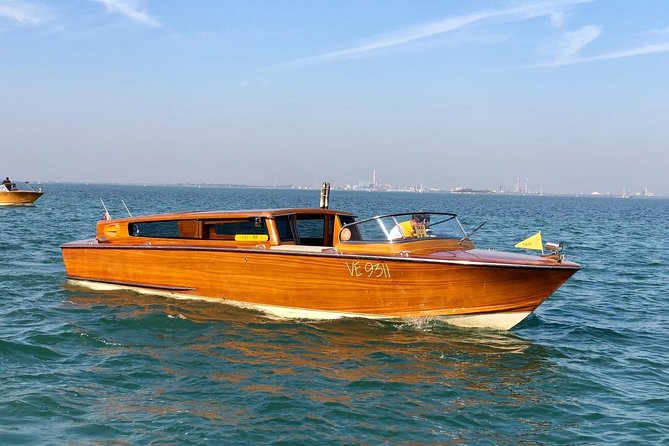 Venice S.Lucia Station to Venice Hotels or viceversa - Cruising the Grand Canal on your way to the hotel