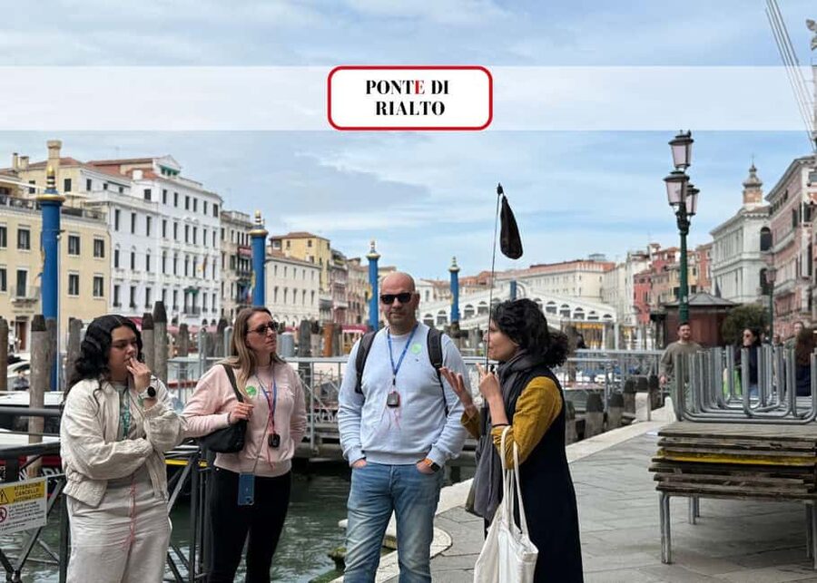 Venice: San Marco to Rialto Walk & Spritz Like a Local - Through the calli and campi: Santi Giovanni e Paolo and the joy of detours